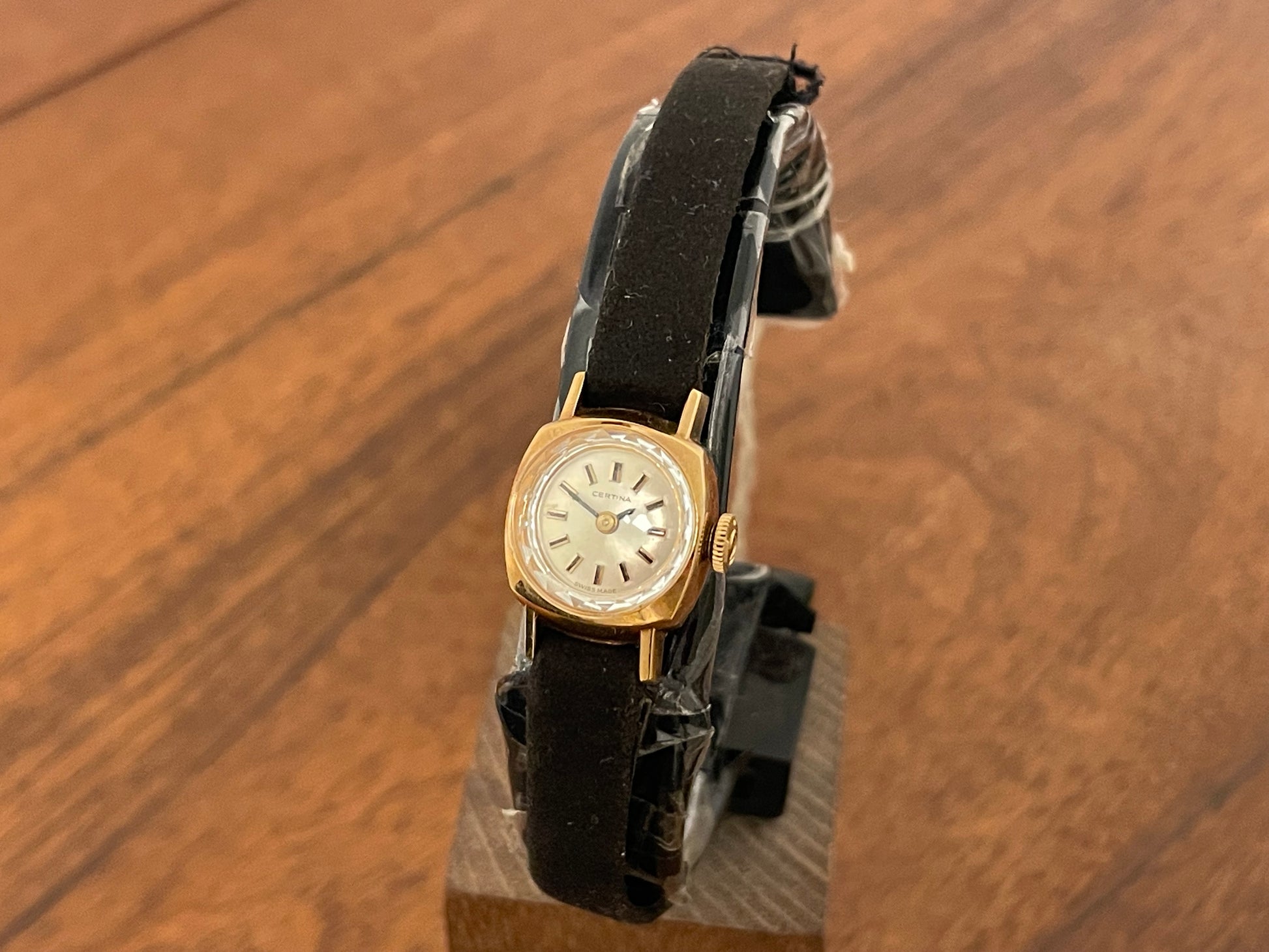 Front side (1970s) Certina 2850 "cocktail" dress watch - silver sunburst dial w/ stick markers - small size (NOS)