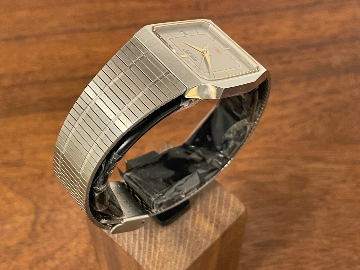 (1985) 5Y02-5010 Seiko 5 quartz - integrated bracelet - silver brushed dial w/ stick markers (mint)