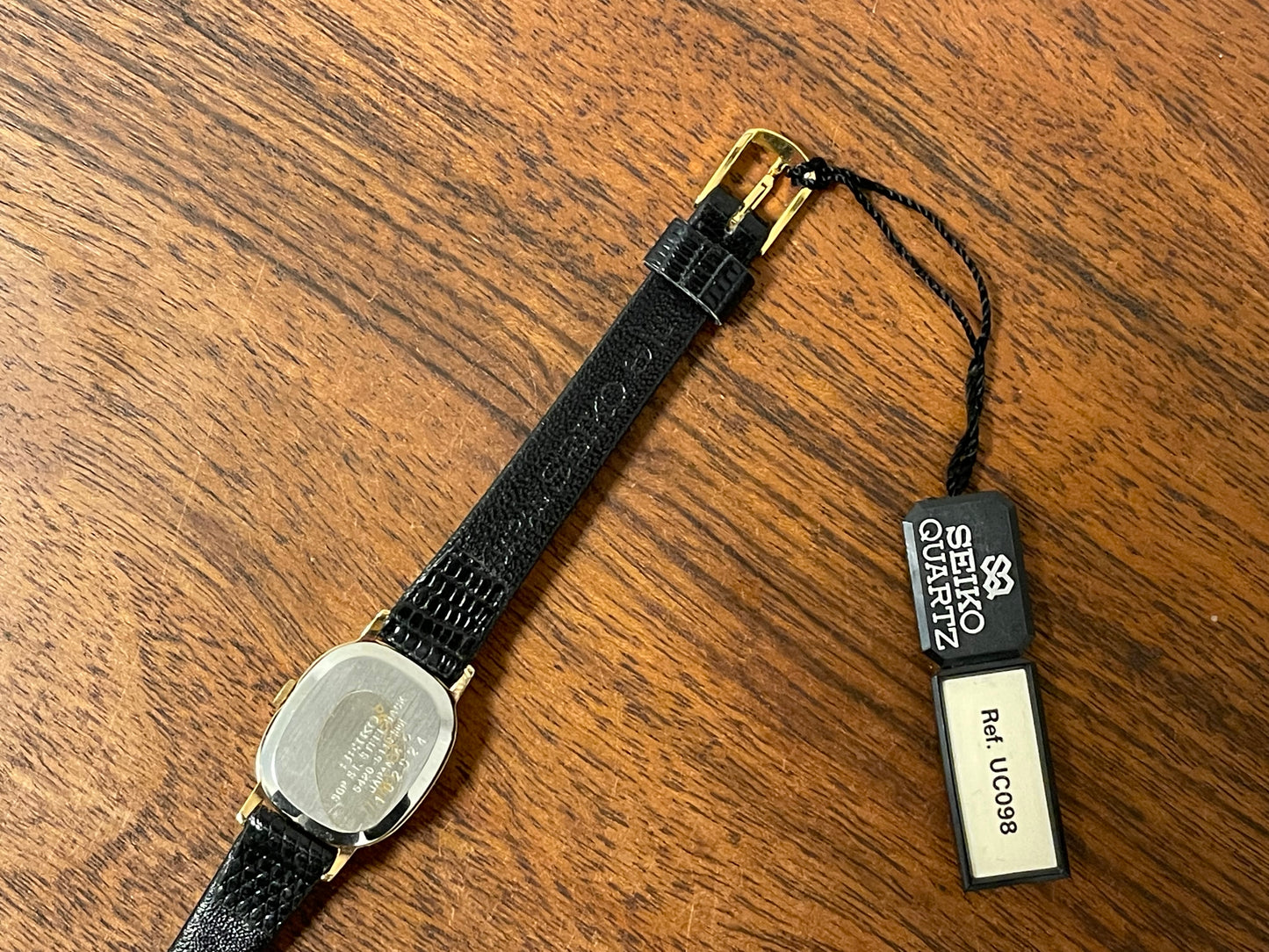 (1981) Seiko 5420-5119 "Ellipse" - gold plated case - silver sunburst dial w/ gold markers - small size (NOS)