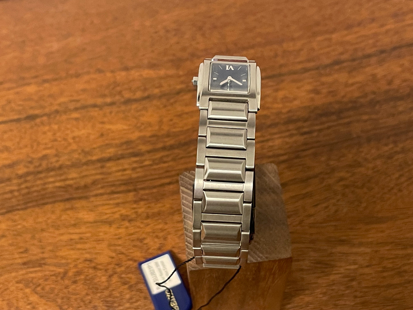 (1995) Seiko 1N00-OJH0 - "Tank" style case - blue dial w/ silver Roman numerals & markers - small size (NOS)