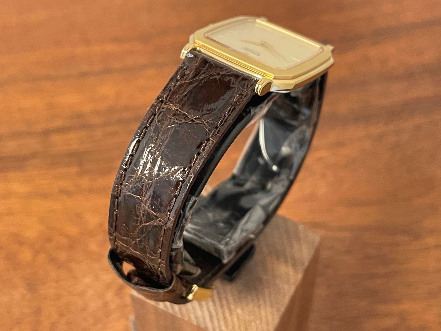 (1987) Seiko 5E20-5A00 "Tank" dress watch - champagne patterned dial w/ gold markers (NOS)