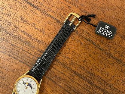 (1986) Seiko 2A24-0040 dress watch - white dial w/ moonphase & Roman numerals - small size (NOS)