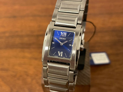 (1995) Seiko 1N00-OJH0 - "Tank" style case - blue dial w/ silver Roman numerals & markers - small size (NOS)