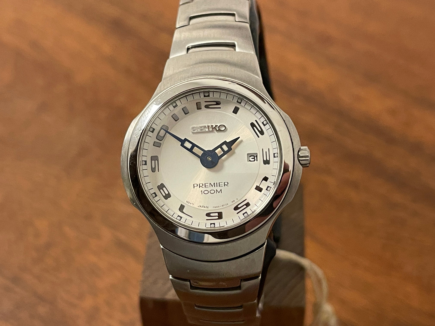 (2001) Seiko 7N89-6C40 Premier on bracelet - white dial w/ Arabic numerals - small size (NOS)