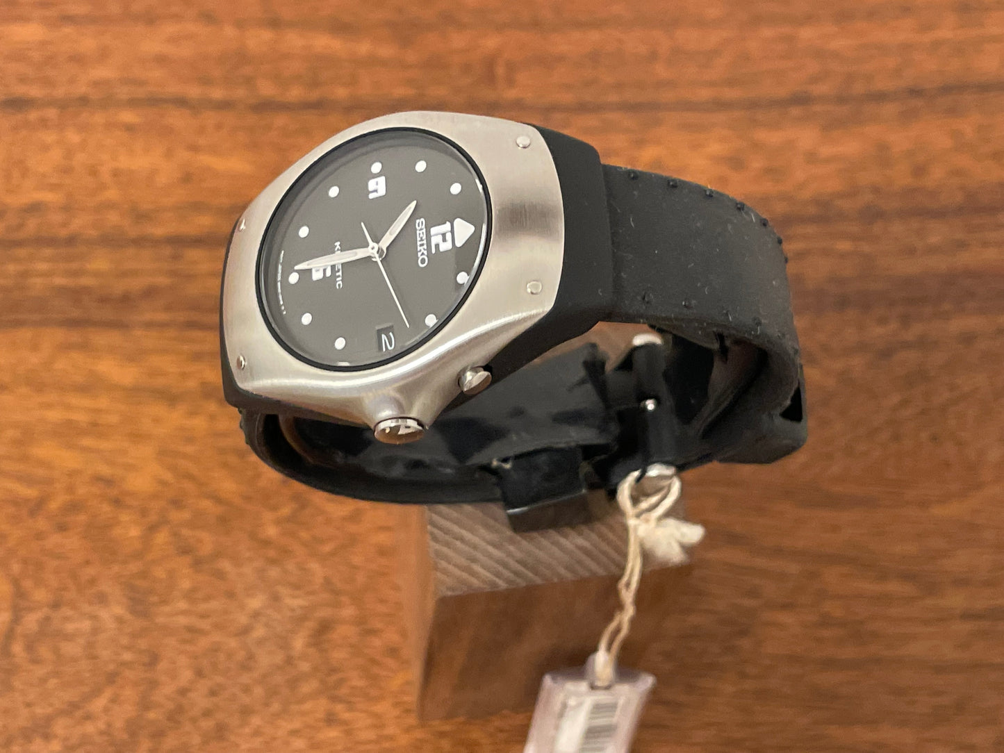 (1997) Seiko 5M42-0E49 Arctura Kinetic rubber strap - black dial w/ date window (NOS)