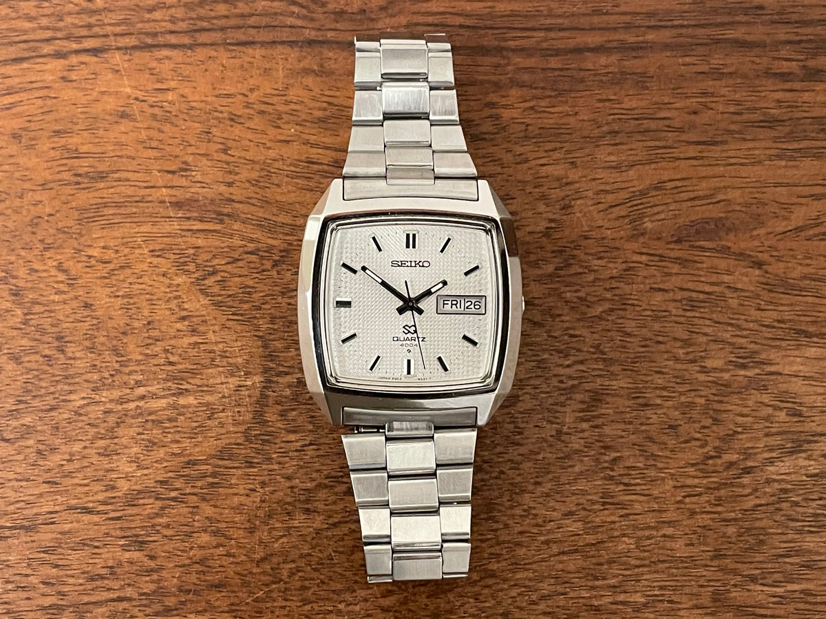 (1976) Seiko 0903-5039 SQ Quartz 4004 "TV dial" - silver waffle dial w/ silver stick markers