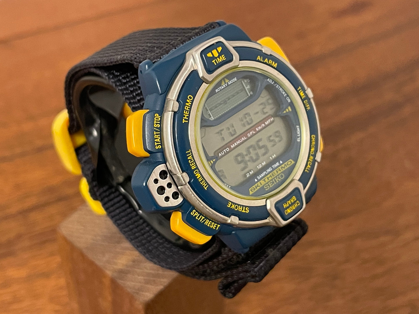 (1994) Seiko S820-6000 Ski Thermo - petrol blue case w/ yellow pushers (NOS)