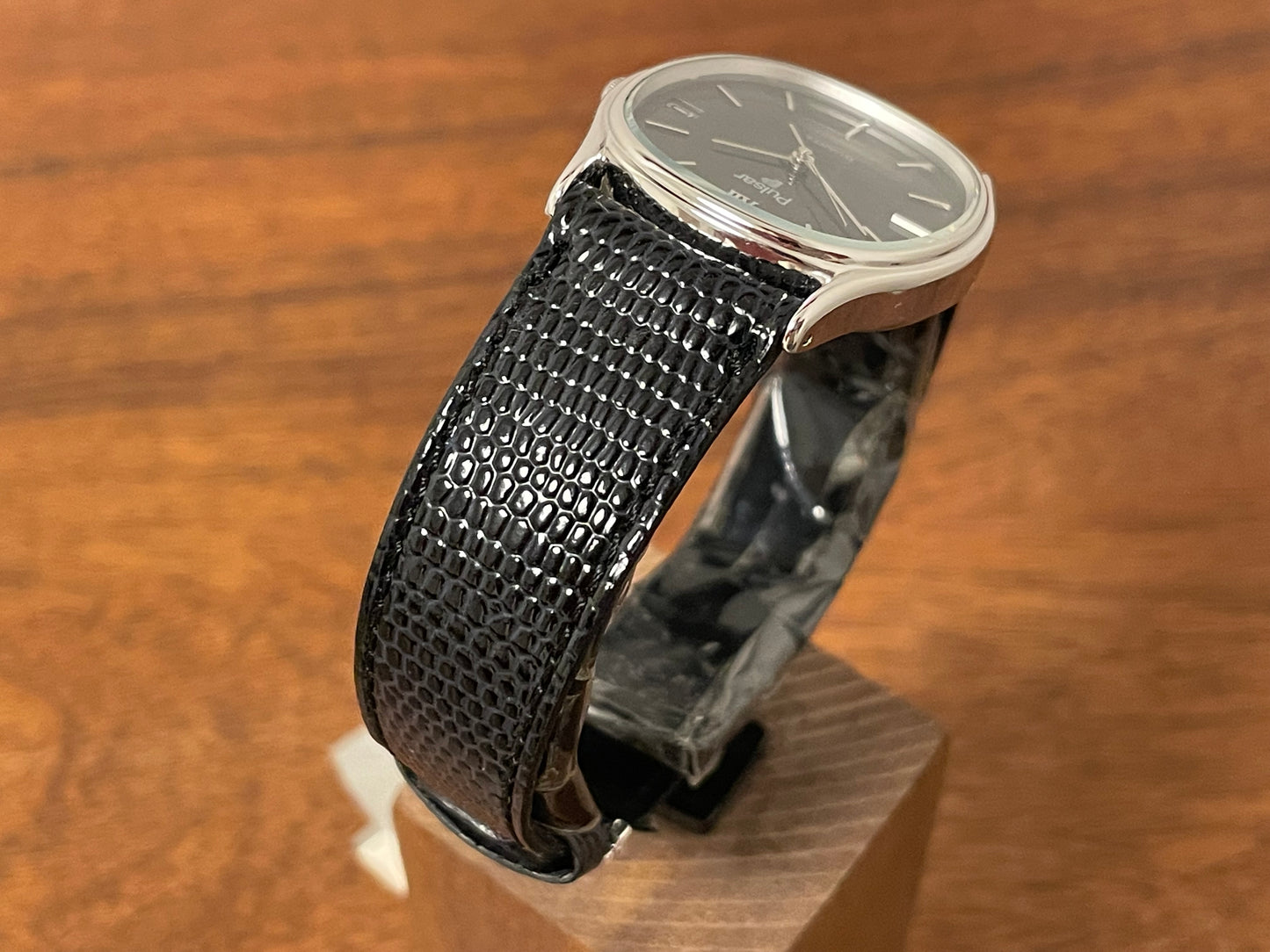 (1982) Pulsar Y112-5099 "Ellipse" dress watch - silver case - black dial w/ silver stick markers (NOS)