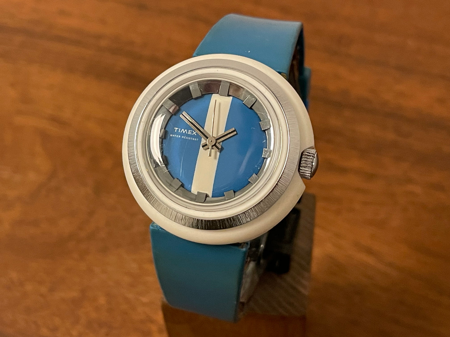Front side (1970s) Timex 290-181 UFO - white plastic case - blue & white dial w/ silver markers - small size (NOS + full set)