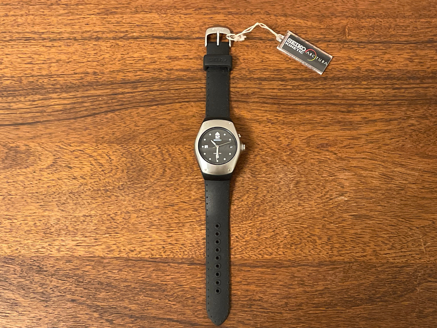 (1997) Seiko 5M42-0E49 Arctura Kinetic rubber strap - black dial w/ date window (NOS)