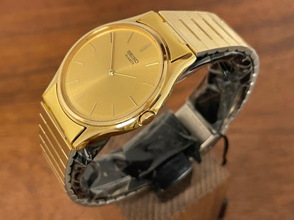 (1983) Seiko 8420-0140 dress watch - gold case - gold sunburst dial w/ gold stick markers (NOS)