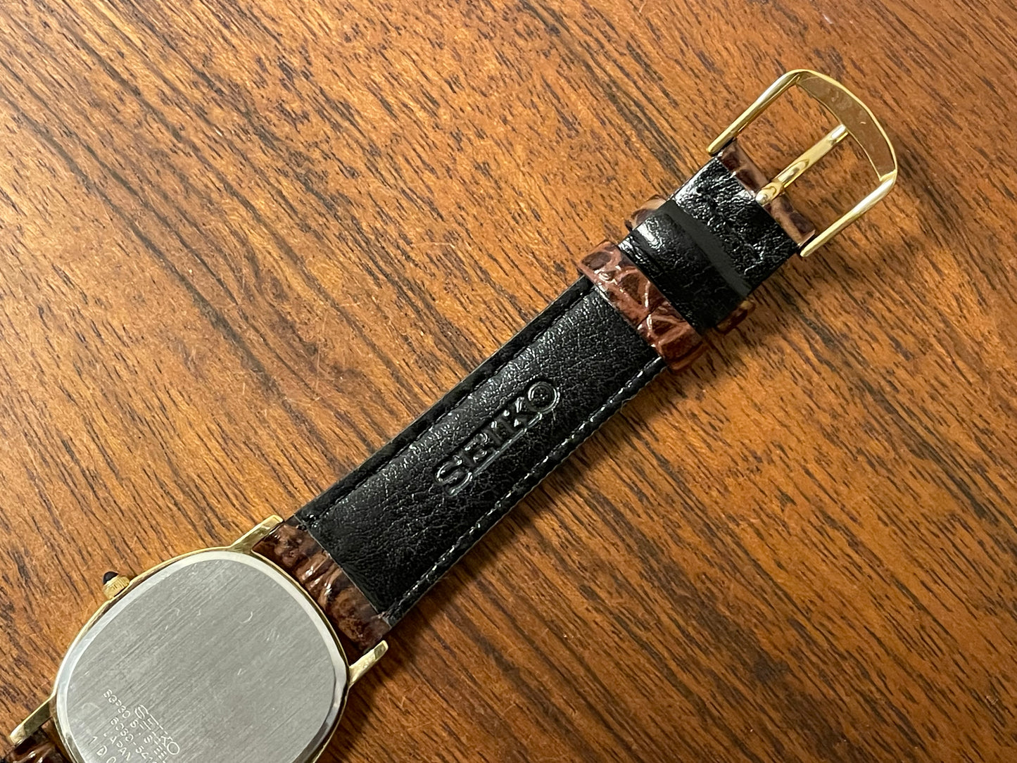 (1981) Seiko 6030-5410 Dolce "Ellipse" - gold plated case w/ etched bezel - gold textured dial w/ gold markers