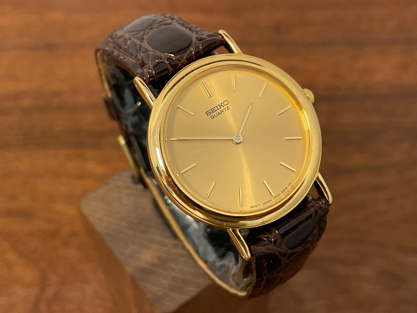 (2004) Seiko 7N00-6A70 dress watch -gold dial w/ gold markers - small size (NOS)