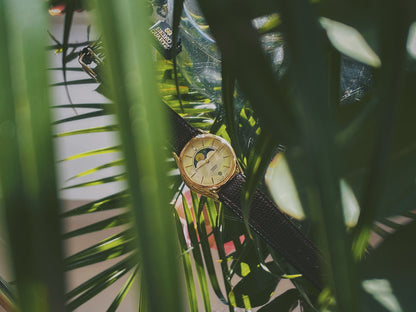 Vintage (1986) Seiko 7434-7000 on table