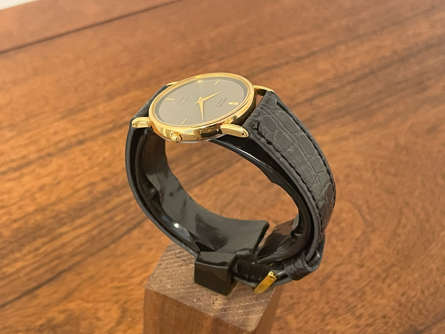 (1989) Seiko 5Y30-7000 dress watch with AKZO brand logo  (NOS)
